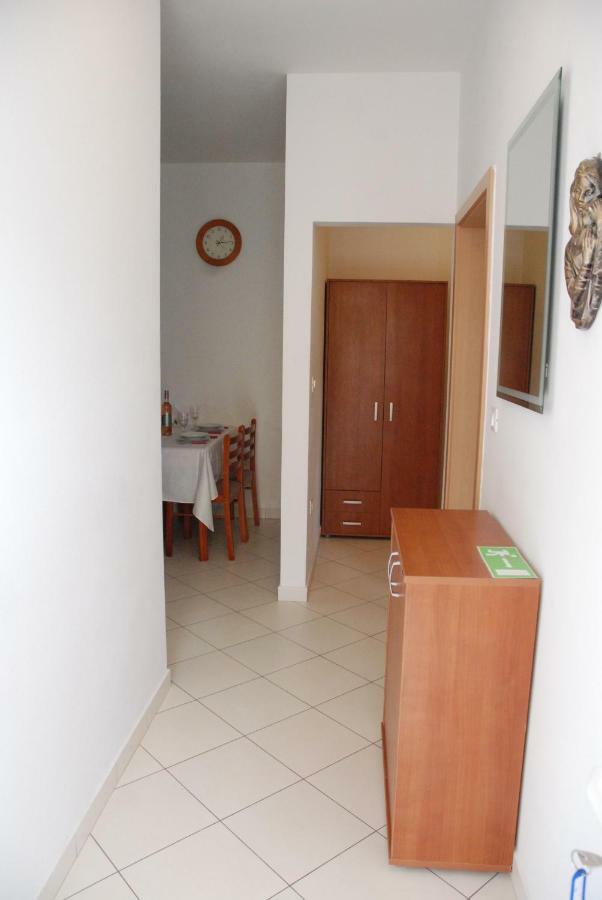 Apartmani Radin Rosini Bagian luar foto