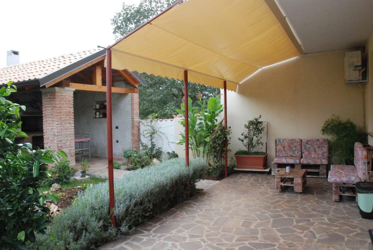 Apartmani Radin Rosini Bagian luar foto