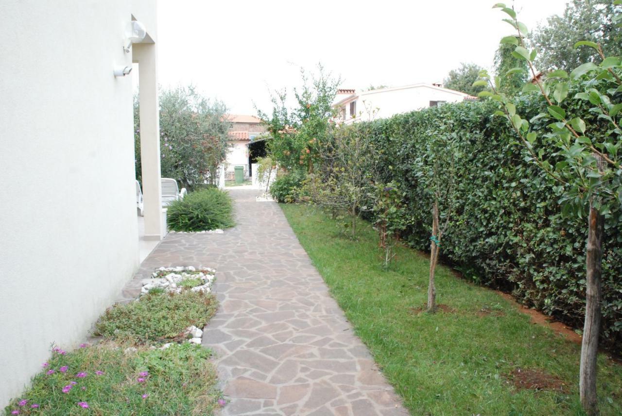 Apartmani Radin Rosini Bagian luar foto