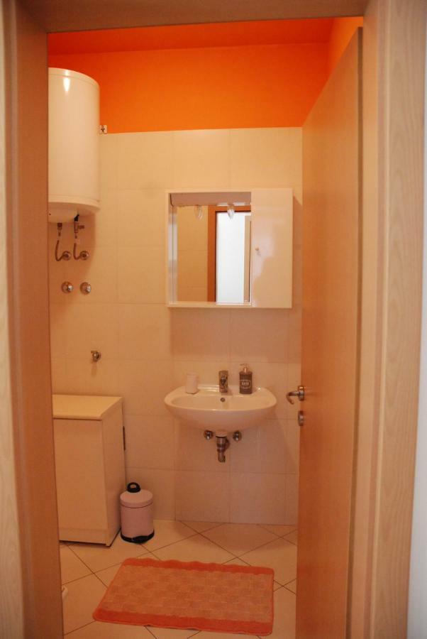 Apartmani Radin Rosini Bagian luar foto
