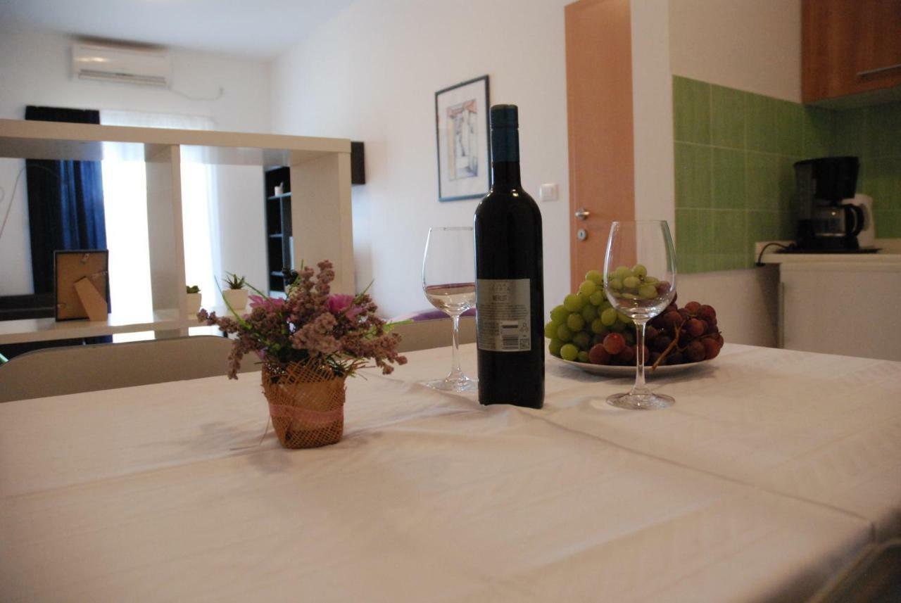 Apartmani Radin Rosini Bagian luar foto