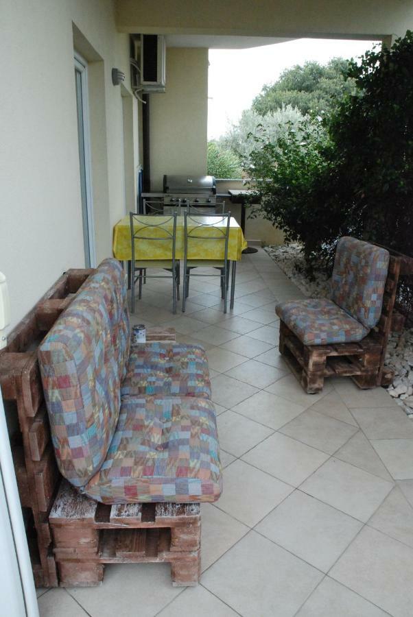 Apartmani Radin Rosini Bagian luar foto