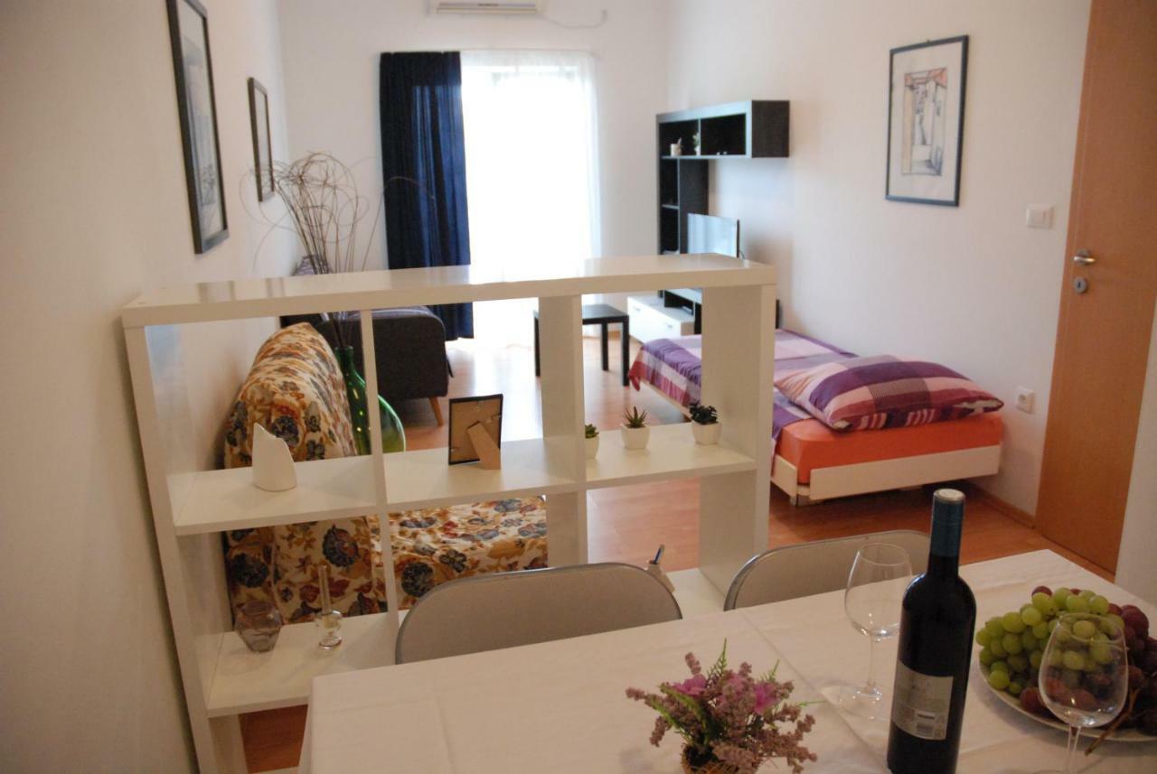 Apartmani Radin Rosini Bagian luar foto