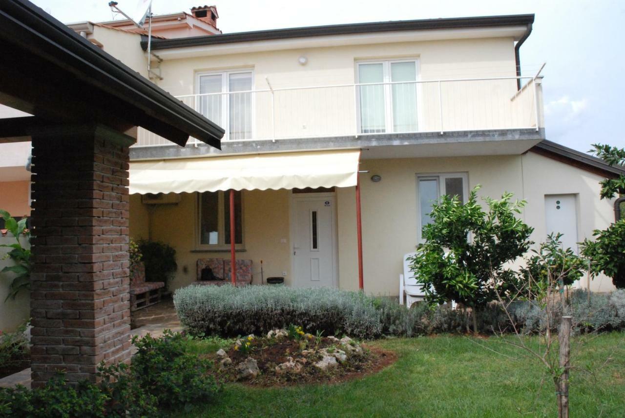 Apartmani Radin Rosini Bagian luar foto