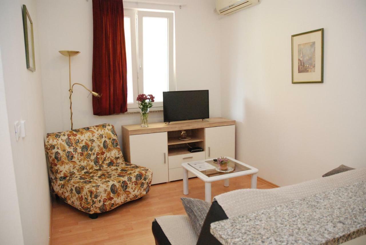 Apartmani Radin Rosini Bagian luar foto