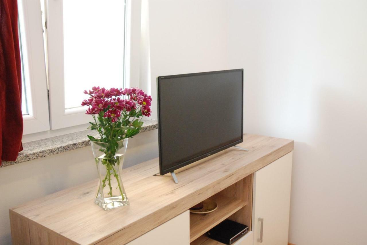 Apartmani Radin Rosini Bagian luar foto
