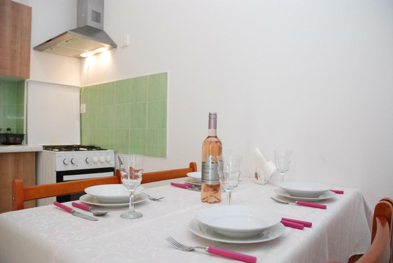 Apartmani Radin Rosini Bagian luar foto