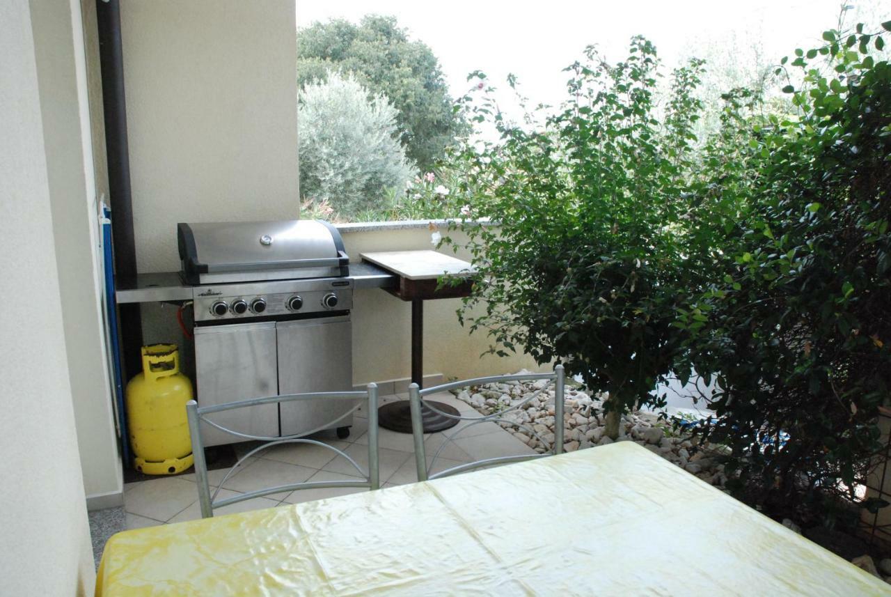 Apartmani Radin Rosini Bagian luar foto