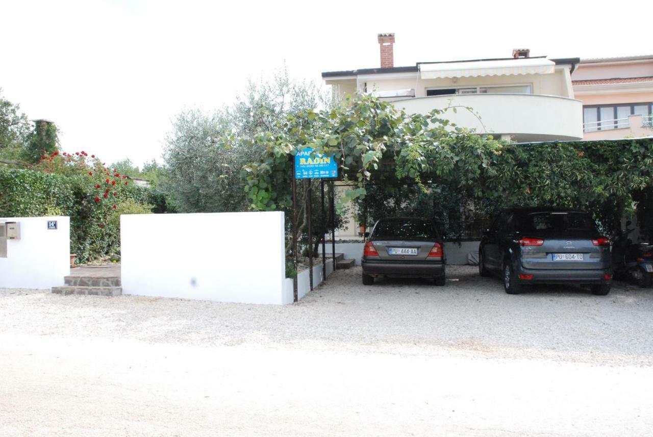 Apartmani Radin Rosini Bagian luar foto