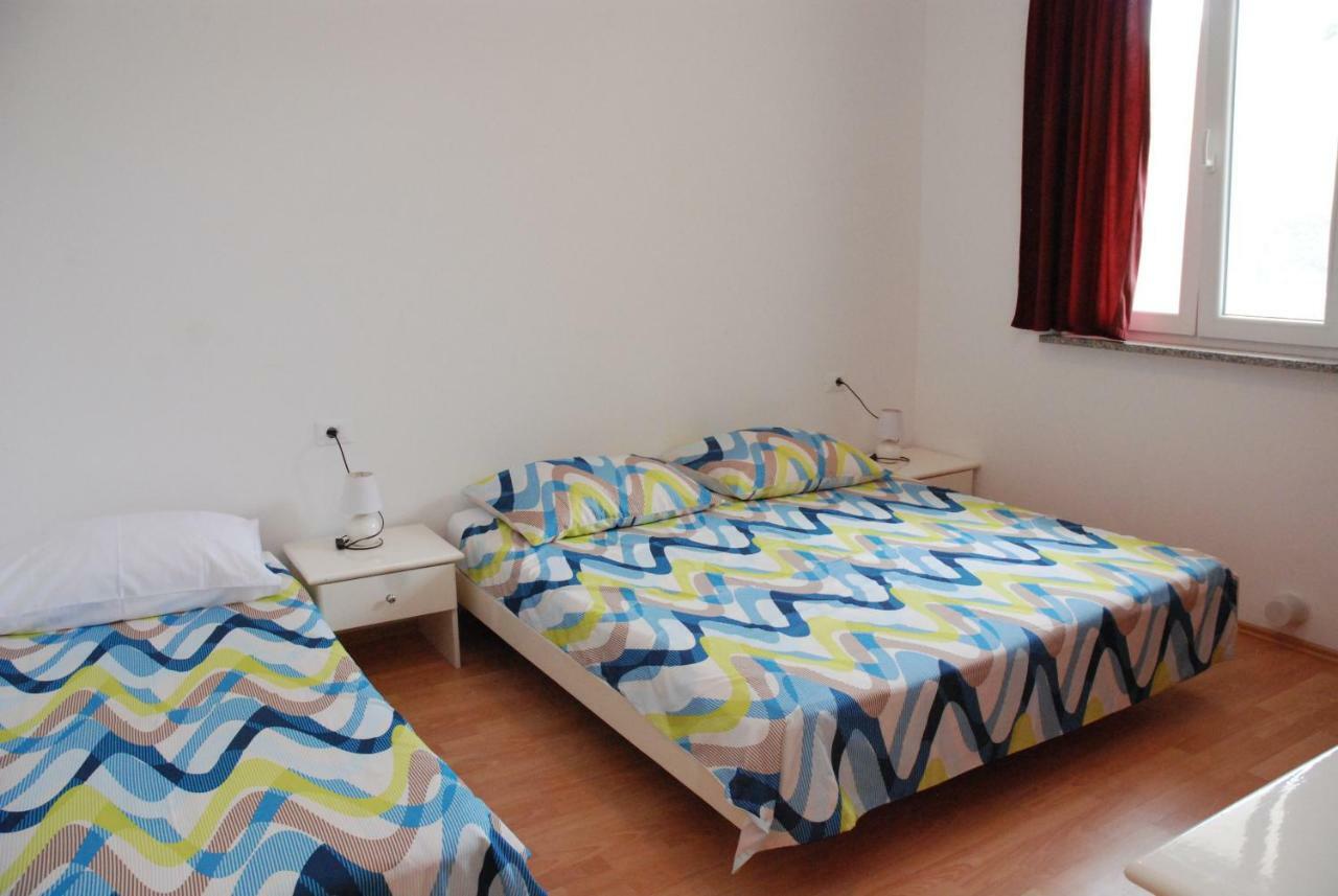 Apartmani Radin Rosini Bagian luar foto
