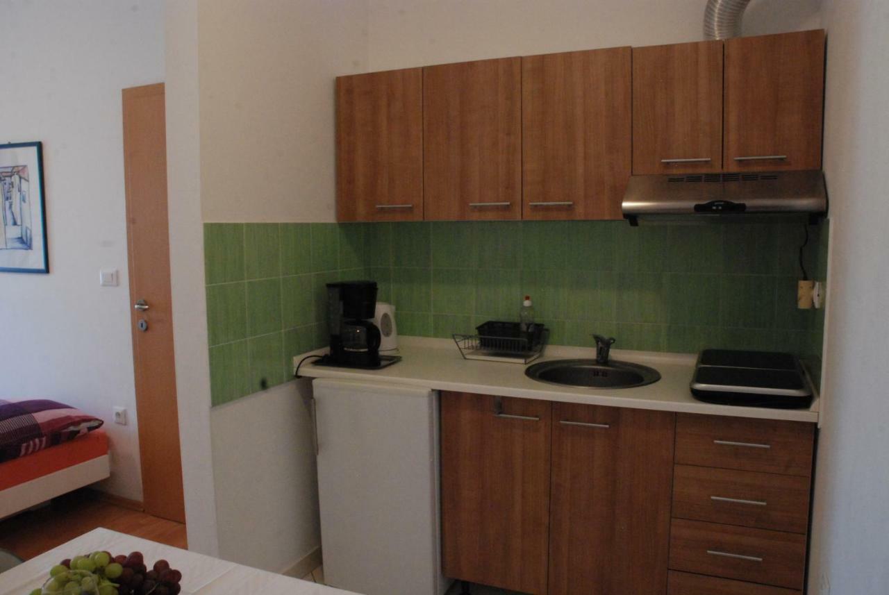 Apartmani Radin Rosini Bagian luar foto